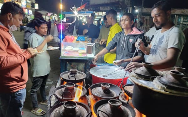 শ্রীমঙ্গলে শীতের পিঠা বিক্রির ধুম