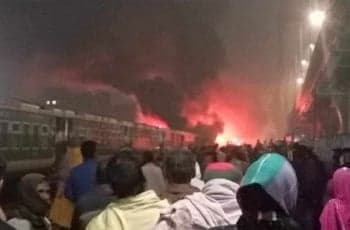 আগুন নিয়েই বিমানবন্দর থেকে তেজগাঁও ছুটে চলে ট্রেন