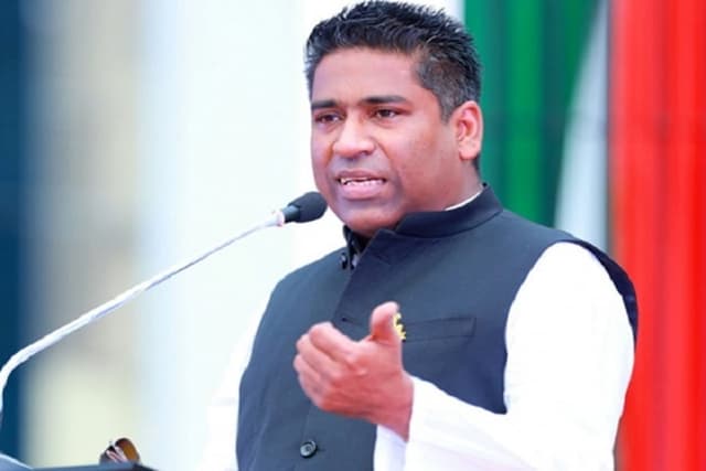 নির্বাচনে অংশ নিতে পারছেন না সাদিক আবদুল্লাহ