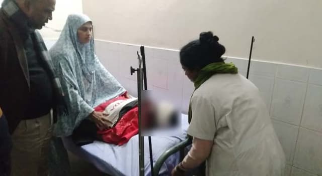 হাকিমপুরে প্রতিপক্ষের কোদালের আঘাতে স্কুল শিক্ষক আহত