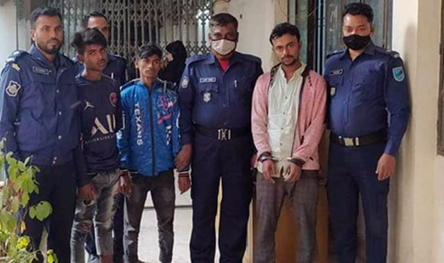 নারায়নগঞ্জে গান বাজিয়ে চলন্ত বাসে গৃহবধূ গণধর্ষণ