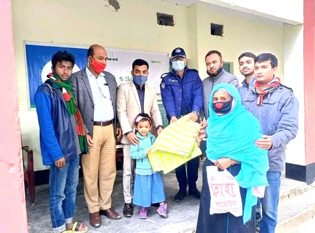 হিলিতে শীতার্তদের মাঝে শুভসংঘের কম্বল বিতরণ