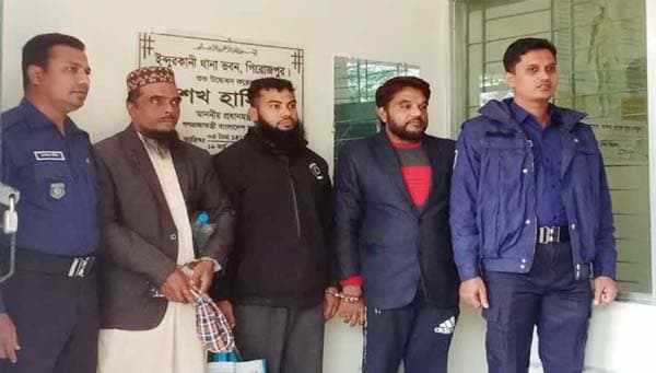 পিরোজপুরে দলিল লেখক ও জমির গৃহিতা জেল হাজতে