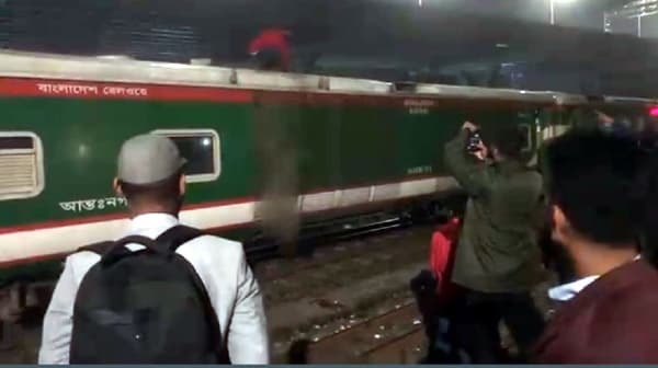 এবার ব্রহ্মপুত্র এক্সপ্রেসে দুর্বত্তদের আগুন