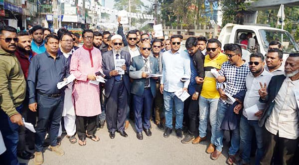 বরিশাল-৫: মাইক আর সংক্ষিপ্ত গণসংযোগেই সীমাবদ্ধ নির্বাচনী প্রচারণা