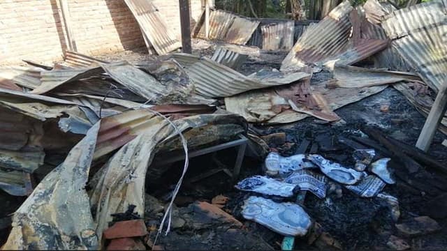 ঠাকুরগাঁওয়ে নৌকার নির্বাচনী অফিসে আগুন
