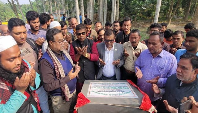 লালপুরে কাঁচা রাস্তা পাকাকরন কাজের উদ্বোধন