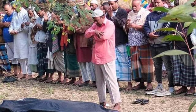 ডান্ডাবেড়ি ও হাতকড়া পড়ে মায়ের জানাযায় বিএনপি নেতা