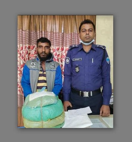 দেবীদ্বারে সাড়ে ৩ কেজি গাঁজাসহ মাদক ব্যবসায়ী গ্রেফতার