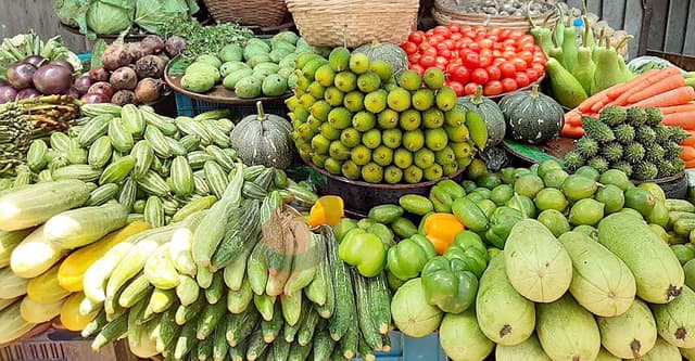 ভরা মৌসুমেও বাড়ছে সবজির দাম