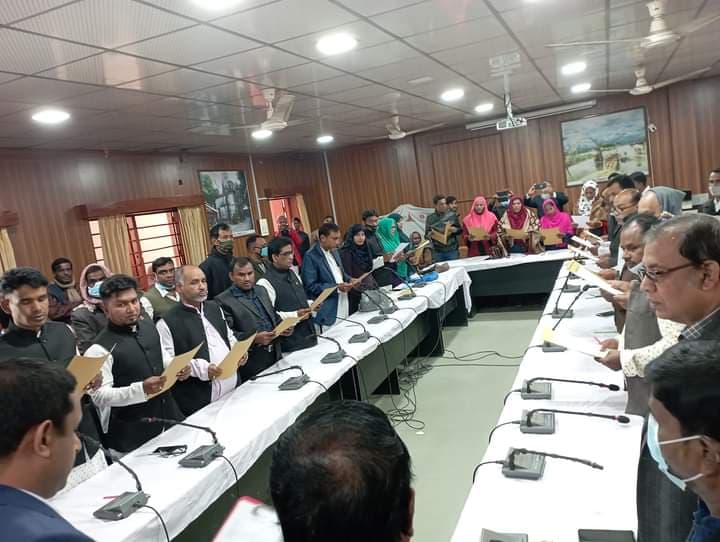 গোয়ালন্দে ইউপি সদস্যদের শপথগ্রহণ