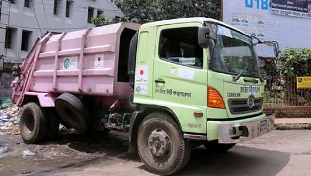আবারও প্রাণ গেলে ময়লার গাড়ির ধাক্কায়