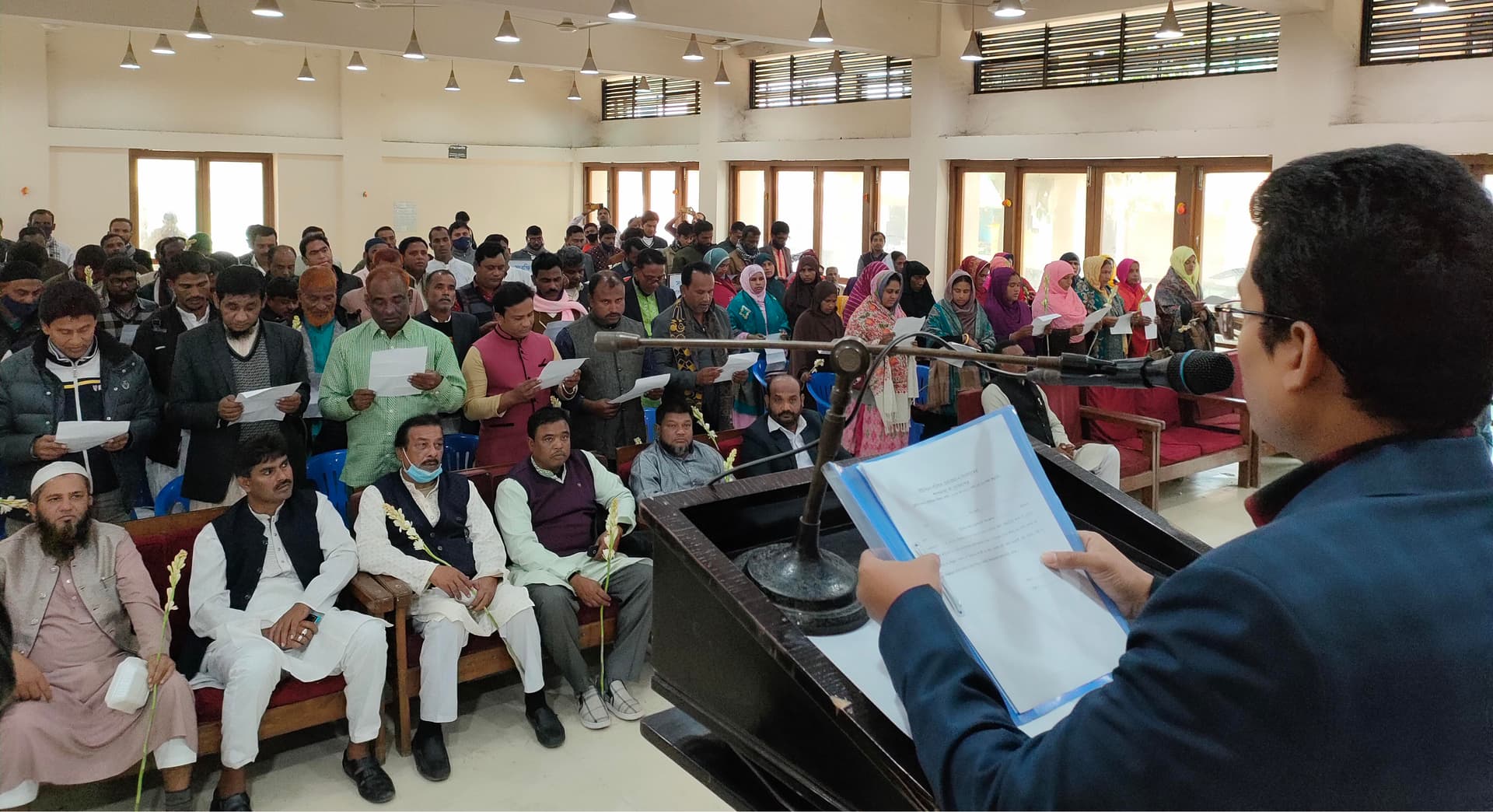 ভূরুঙ্গামারীতে নবনির্বাচিত ইউপি সদস্যদের শপথ গ্রহণ
