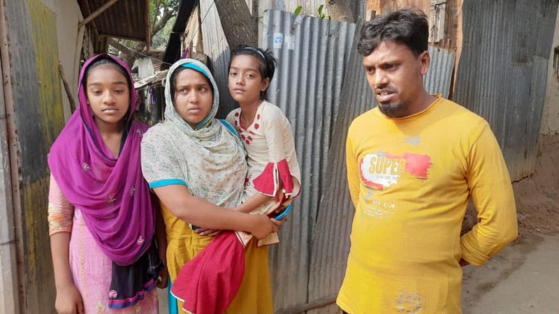 তৃতীয় শ্রেনীর ছাত্রী সাদিয়ার হার্টে তিনটি ছিদ্র, অসহায় দিনমজুর বাবা