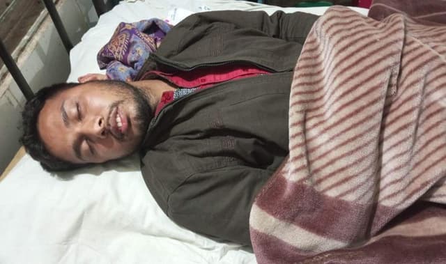 হাতীবান্ধায় সাংবাদিককে মারধর করল চেয়ারম্যান প্রার্থী