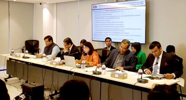 ১৫ বছরে ব্যাংক খাতে লোপাট ৯২ হাজার কোটি টাকা: সিপিডি