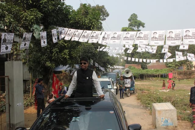 আচরণ বিধি লঙ্গন করে নৌকা প্রার্থীর প্রচারনা