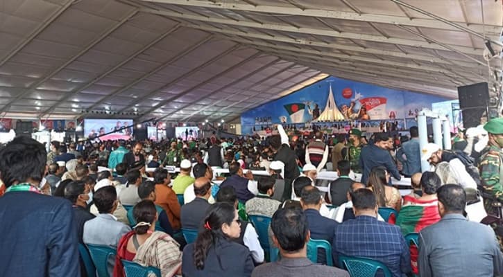 সোহরাওয়ার্দী উদ্যানে নেতাকর্মীদের ঢল