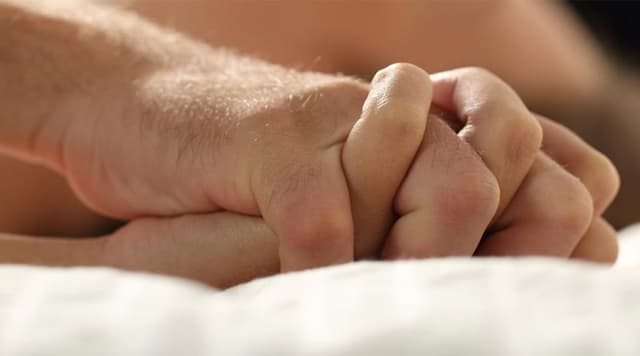 কনকনে শীতেও মেতে উঠুন উষ্ণ যৌনতায়, সহজ কিছু টিপস