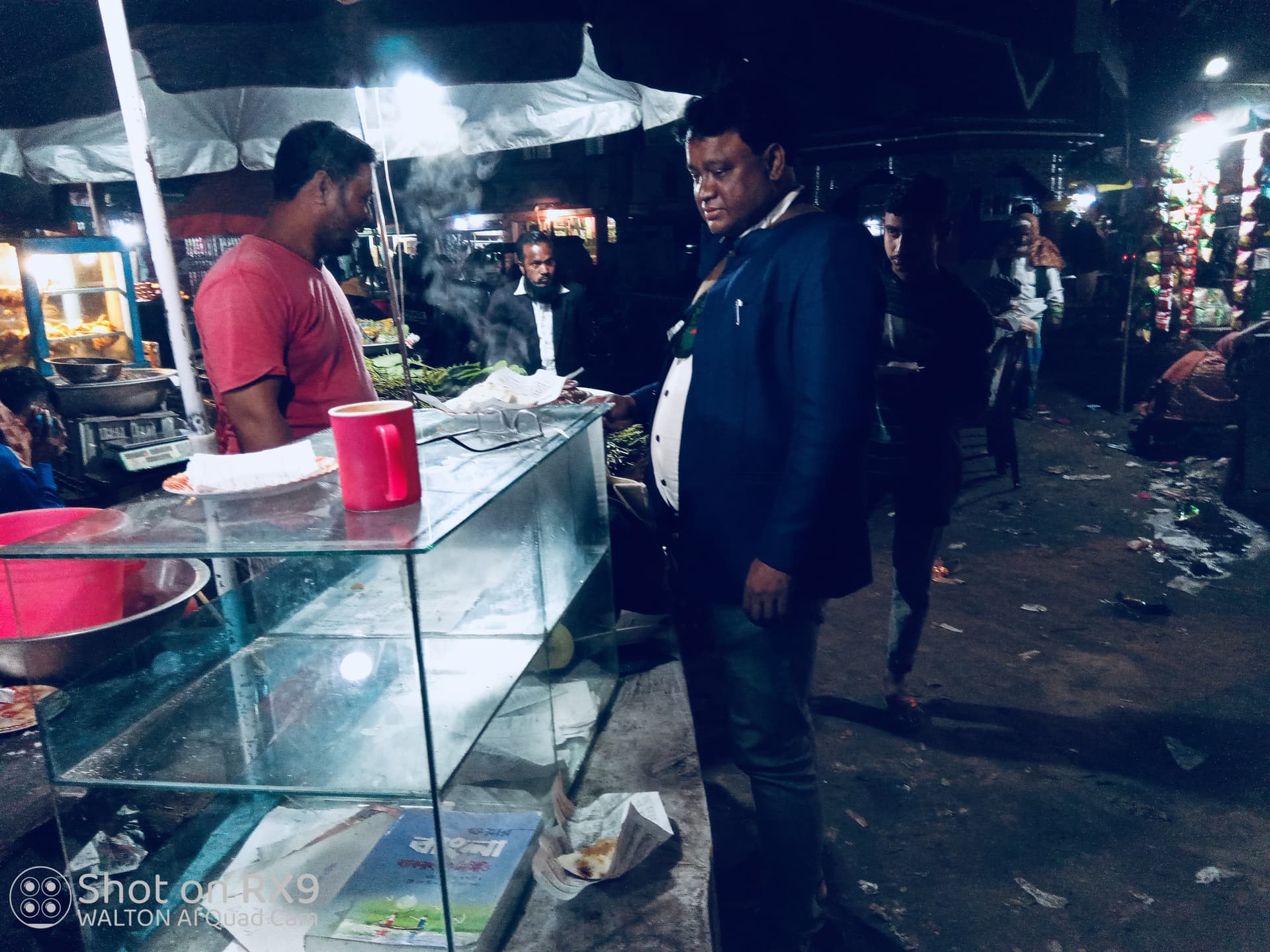কুটুম না আসলেও তীব্র শীতে সরাইলে পিঠা বিক্রির হিড়িক !