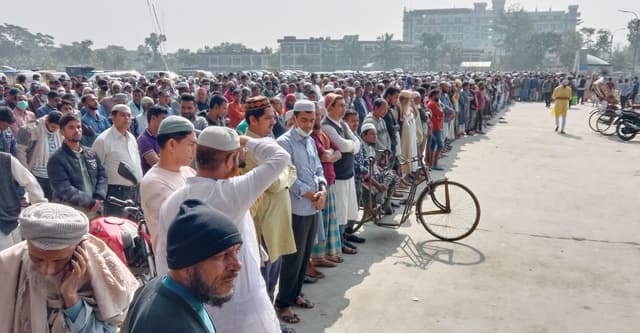 সুগন্ধায় লঞ্চে আগুন, মৃতদের জানাজায় মানুষের ঢল