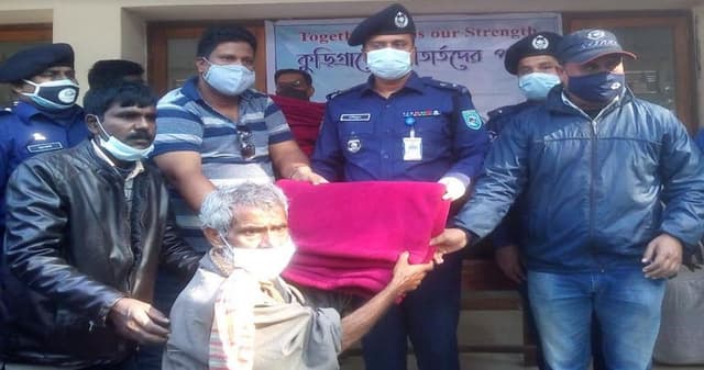 ভূরুঙ্গামারীর দলিত সম্প্রদায়কে উষ্ণতার পরশ দিলেন বিদায়ী পুলিশ সুপার