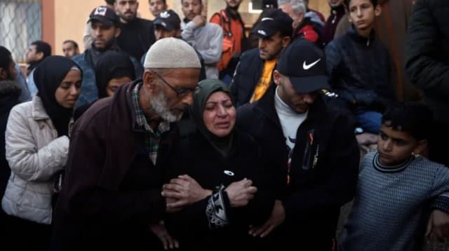 গাজায় ইসরায়েলি হামলায় ২৪ ঘণ্টায় নিহত ২৫০