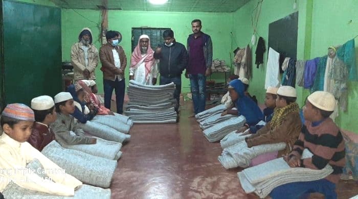 উখিয়ায় রাত গভীরে শীতার্তদের নিকট শীতবস্ত্র নিয়ে ছুটে গেলেন ইউএনও