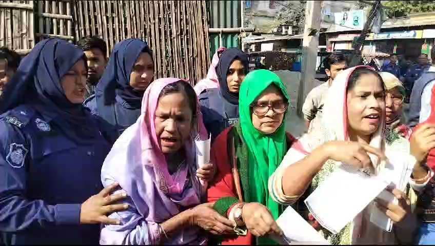 নির্বাচন বর্জনে ঠাকুরগাঁও  লিফলেট বিতরণ, পুলিশের বাধা