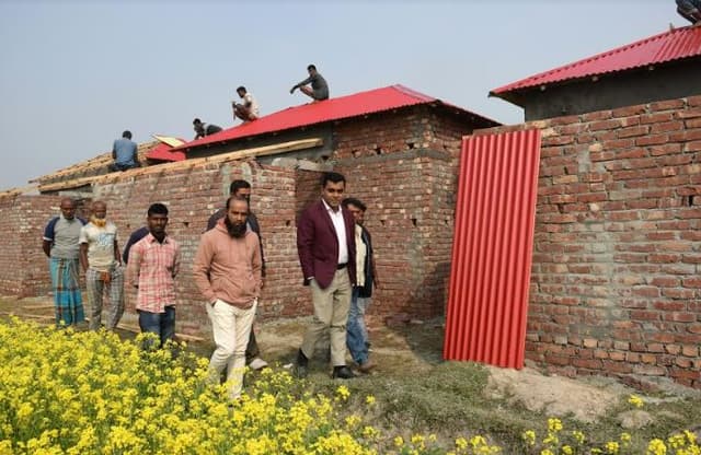 হিলিতে মাথা গোজার ঠাঁই পাচ্ছে ১৪৫ টি পরিবার