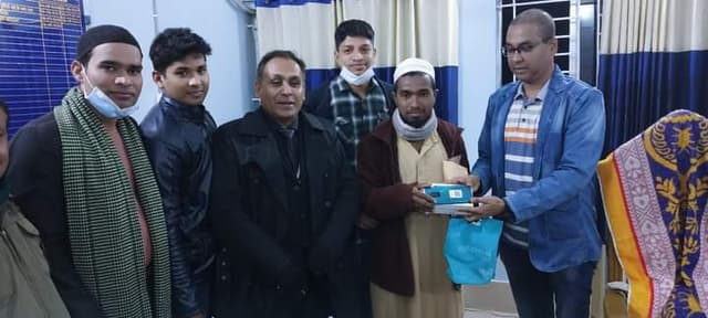 চুরি যাওয়া মোবাইল উদ্ধার করে দিলেন ওসি নাজমুল