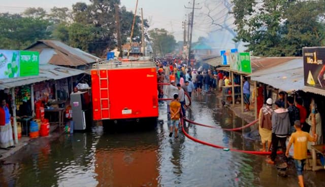 নেত্রকোনা শহরে অগ্নিকান্ডে ৫টি দোকান ভস্মিভূত