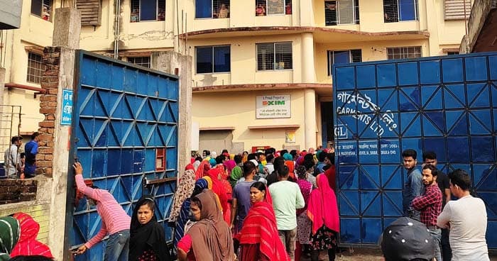 শ্রমিক ধর্ষণের অভিযোগ এনে পোষাক শ্রমিকদের বিক্ষোভ