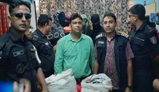 দুই বস্তা কনডমসহ পাঁচতারা হোটেল থেকে আটক ২১