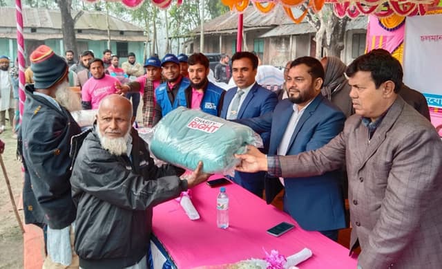 হাতীবান্ধায় শীতবস্ত্র ও কম্বল বিতরণ