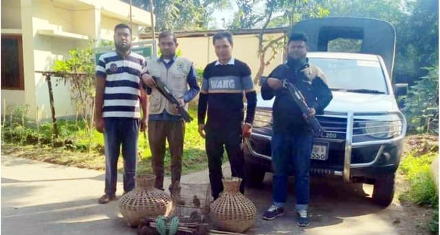 শ্রীমঙ্গলে বন বিভাগের অভিযানে পাখি শিকারের সরঞ্জামসহ পাখি উদ্ধার