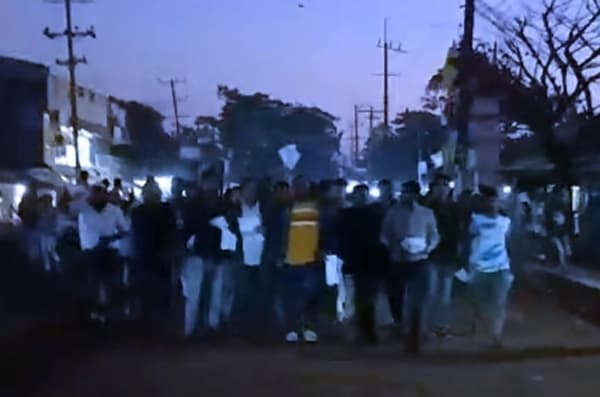 টেকনাফে স্বেচ্ছাসেবক দলের বিশাল মিছিল ও লিফটের বিতরণ