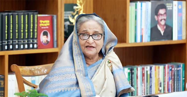 যারা সাংবাদিক পেটাবে, তাদের কি গলার মালা দিয়ে বাহবা দেবো?