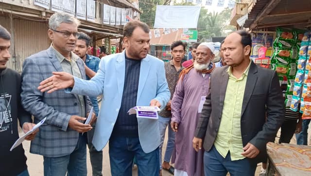 মঠবাড়িয়ায় নির্বাচন বর্জনের দাবীতে বিএন‌পির লিফলেট বিতরণ