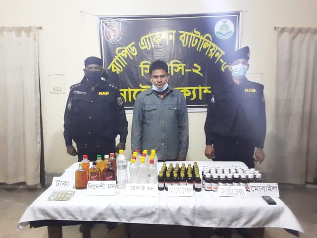 লালপুরে মদসহ আটক ১