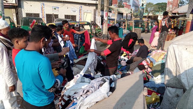 সরাইলে ফুটপাতে শীতের কাপড় বিক্রির হিড়িক