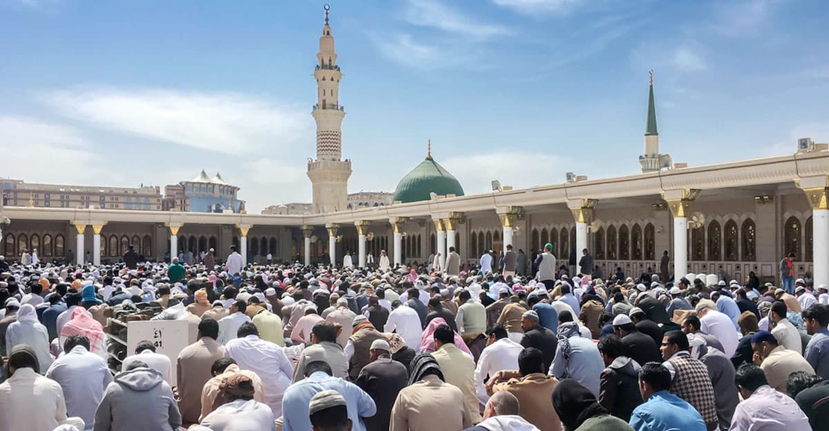 জুমার দিনে ১১ আমল