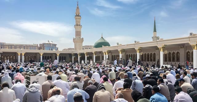 জুমার দিনে ১১ আমল