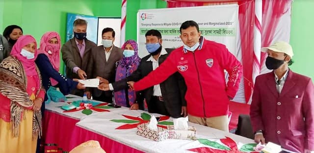 কাউখালীতে আয়বৃদ্ধিমূলক কর্মকান্ডের জন্য আর্থিক সহায়তা প্রদান