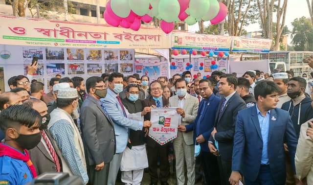 বরিশালে চারদিন ব্যাপি বঙ্গবন্ধু ও স্বাধীনতা বই মেলার উদ্ধোধন