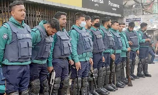 দেশে প্রায় দুই লাখ পুলিশ মোতায়েন, নজরদারিতে দাগি আসামিরা