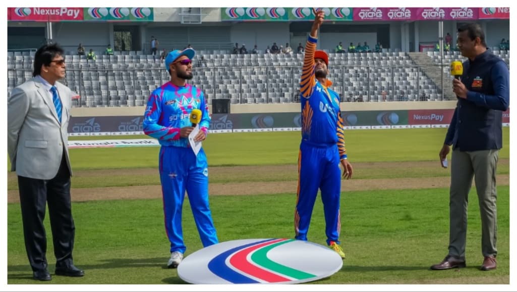 টস জিতে খুলনাকে ব্যাটিংয়ে পাঠাল চিটাগং