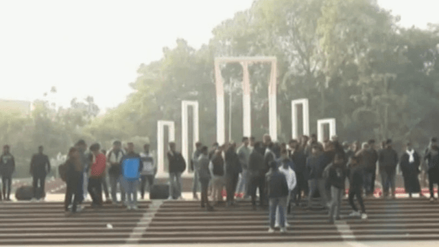 ‘মার্চ ফর ইউনিটি’ এর ডাকে শিক্ষার্থীরা কেন্দ্রীয় শহীদ মিনারে সমবেত হচ্ছেন