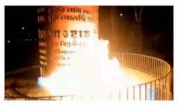 বরগুনায় জুলাই শহীদ স্মৃতিস্তম্ভে অগ্নিসংযোগ, ভিডিও ভাইরাল