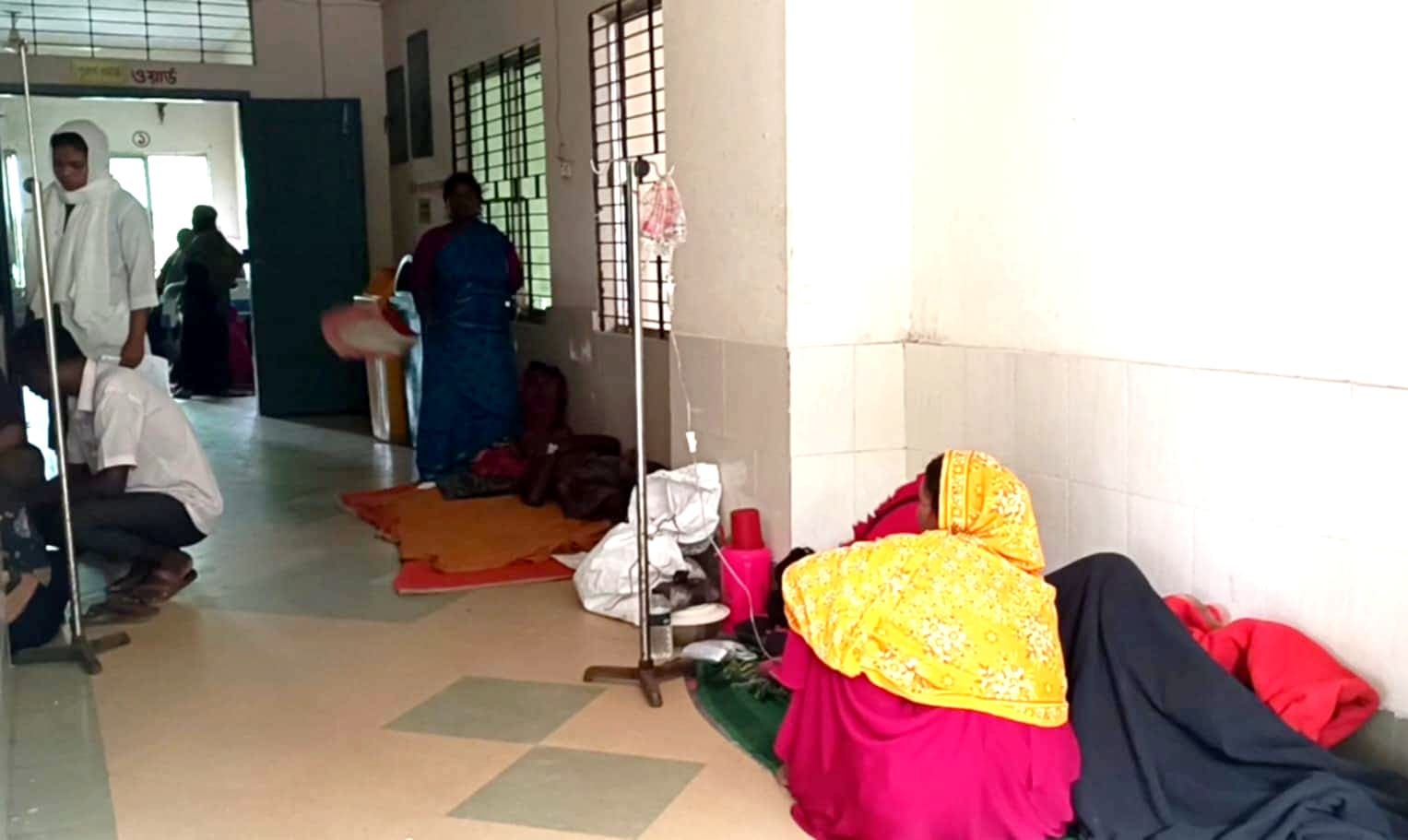 হাকিমপুর স্বাস্থ্য কমপ্লেক্সে রোগীর চাপ, তীব্র গরমে বাড়ছে ডায়রিয়া ও শ্বাসকষ্ট